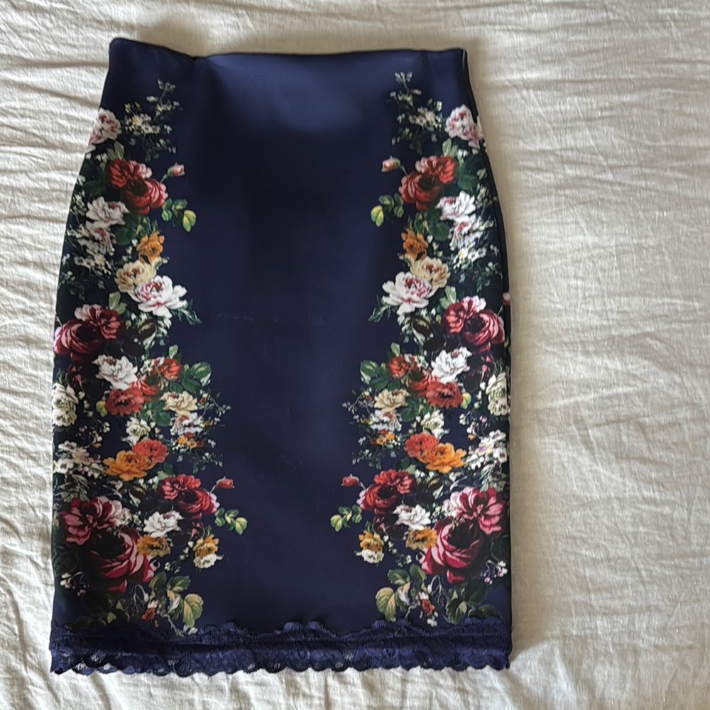 Zara beautiful floral pencil skirt